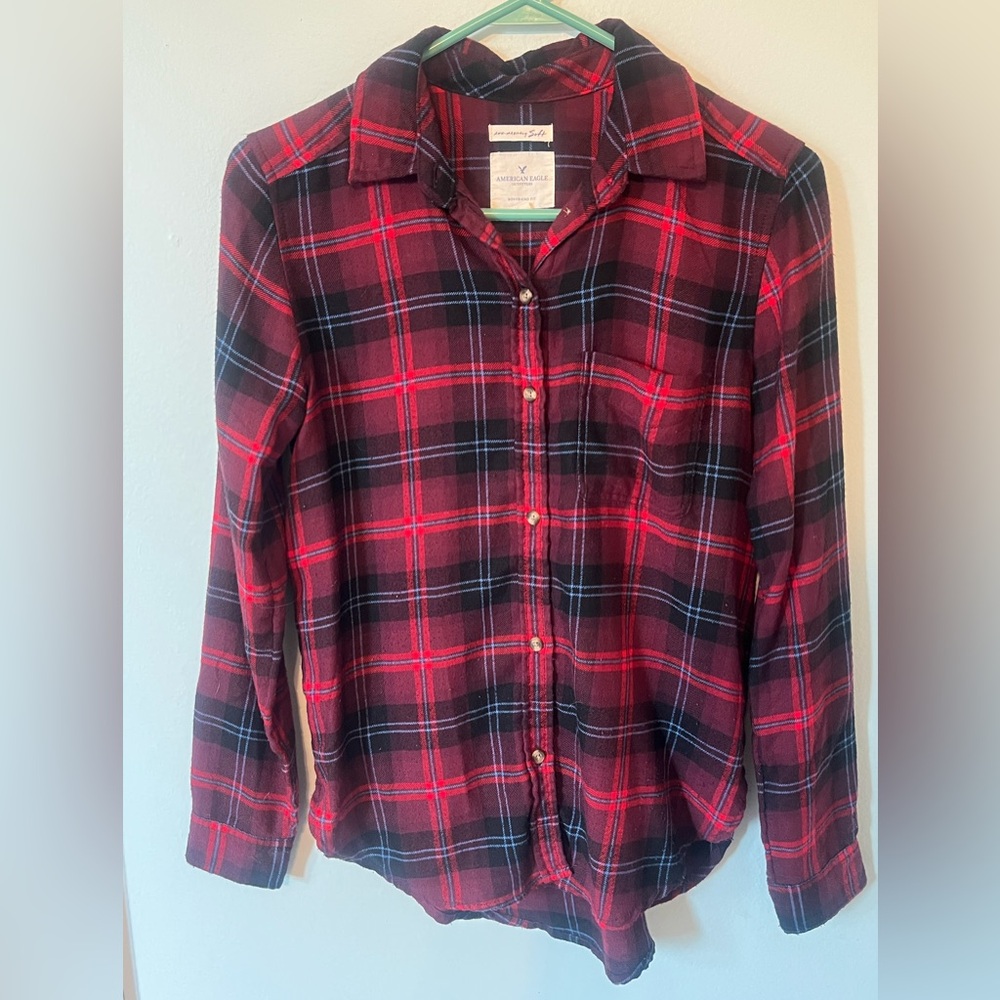 American Eagle Outfitters Red and Black Casual Button Down Shirt